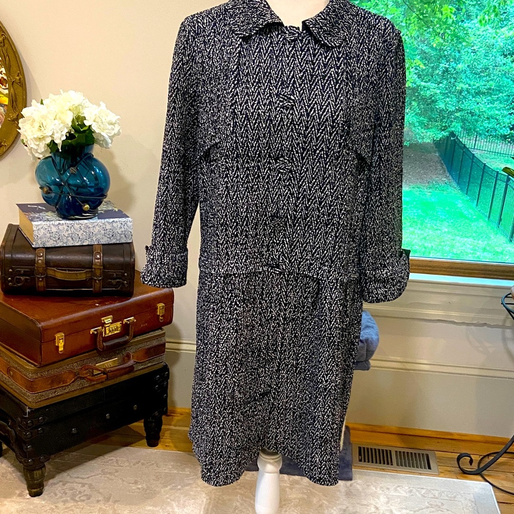 Chico's thin long jacket NWOT BL/ WH Size 2 (L)